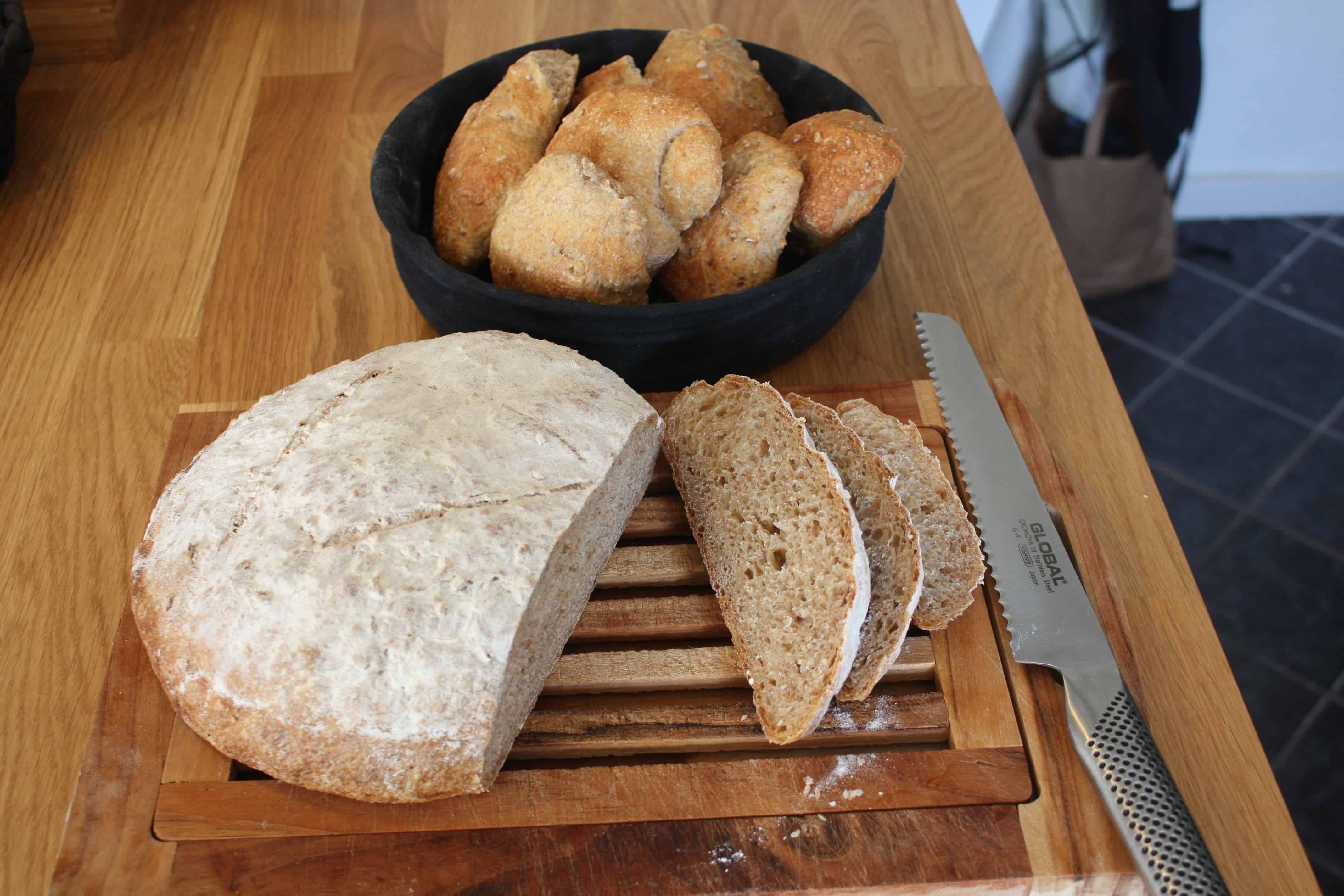 Groft brød med hvedekerner og malt sirup